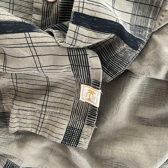 Tommy Bahama silk button up shirt small - Picture 3 of 3